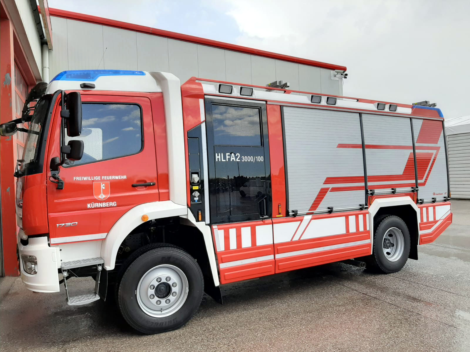 Neues Feuerwehrauto Hilfslöschfahrzeug (HLF2) - FF-Kürnberg
